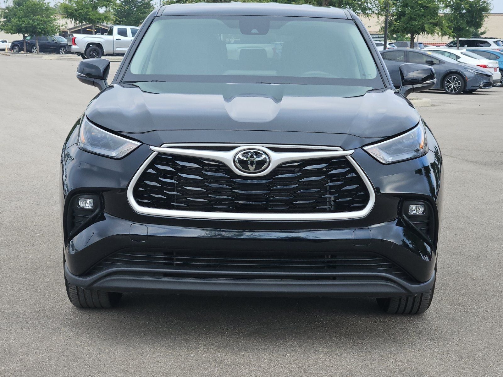 2025 Toyota Highlander LE - Photo 8