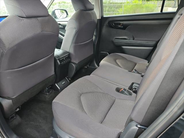 2025 Toyota Highlander LE - Photo 38