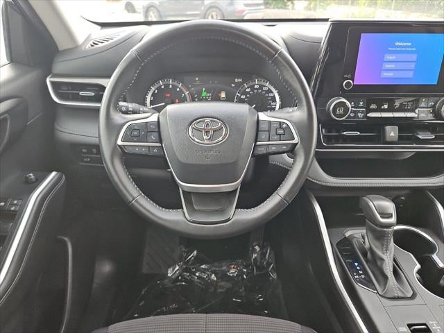 2025 Toyota Highlander LE - Photo 40