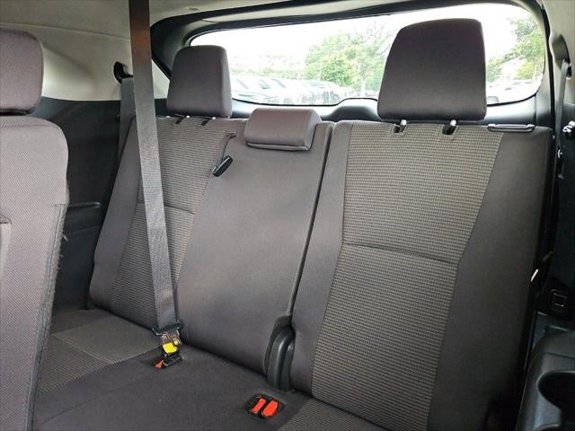 2025 Toyota Highlander LE - Photo 41