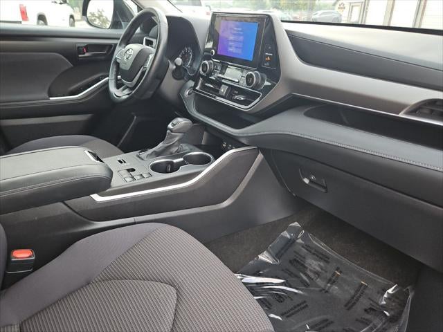 2025 Toyota Highlander LE - Photo 43
