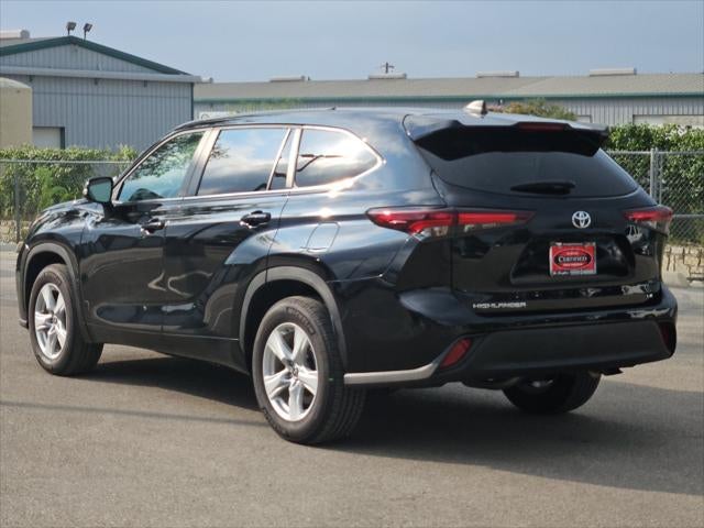 2025 Toyota Highlander LE - Photo 30