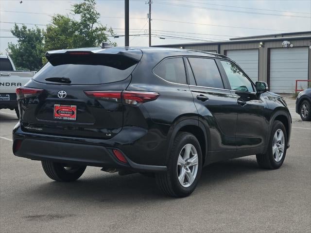 2025 Toyota Highlander LE - Photo 32