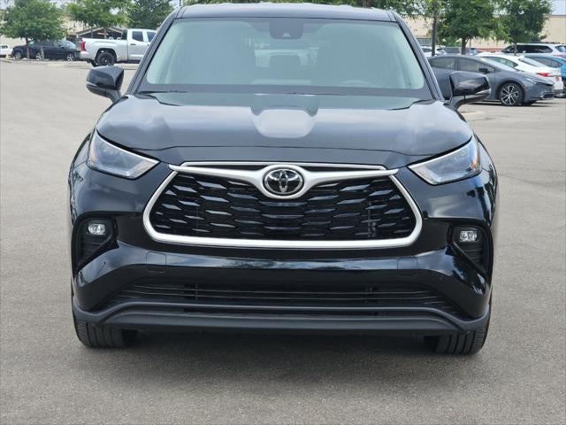 2025 Toyota Highlander LE - Photo 35