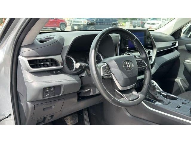 2025 Toyota Highlander LE