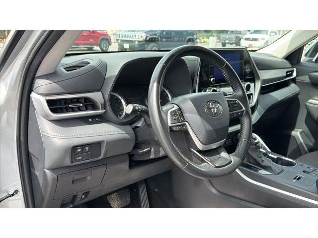 2025 Toyota Highlander LE