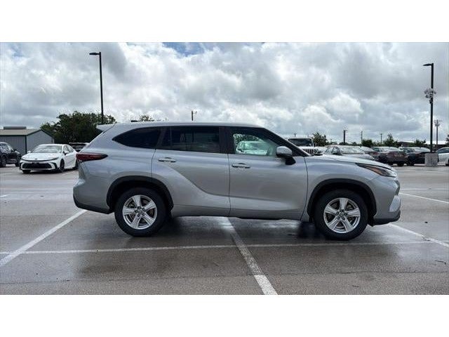 2025 Toyota Highlander LE