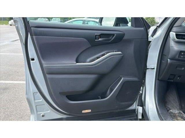 2025 Toyota Highlander LE