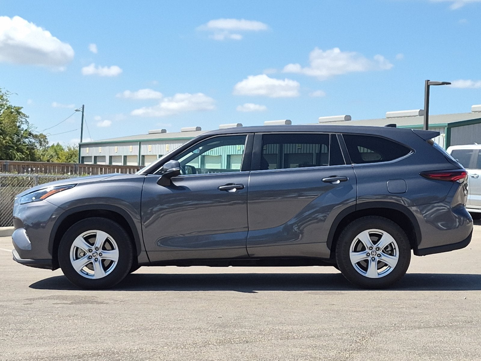 2025 Toyota Highlander LE