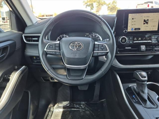 2025 Toyota Highlander LE