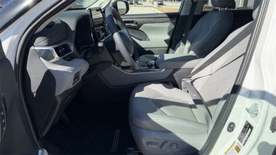 2025 Toyota Highlander Platinum