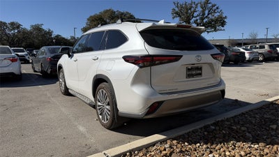 2025 Toyota Highlander Platinum