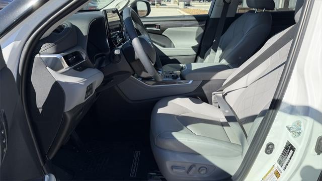 2025 Toyota Highlander Platinum