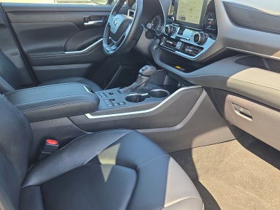 2025 Toyota Highlander XLE