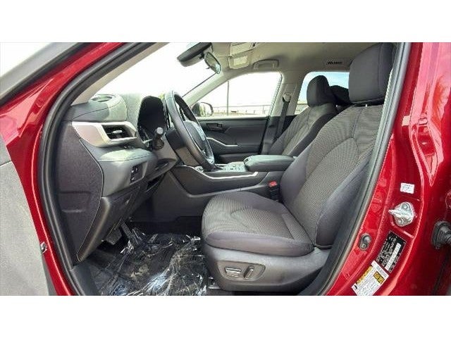 2025 Toyota Highlander LE