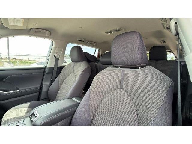 2025 Toyota Highlander LE