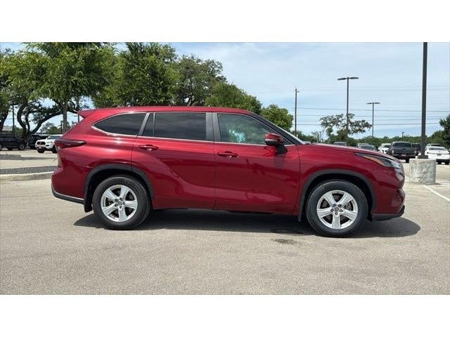 2025 Toyota Highlander LE