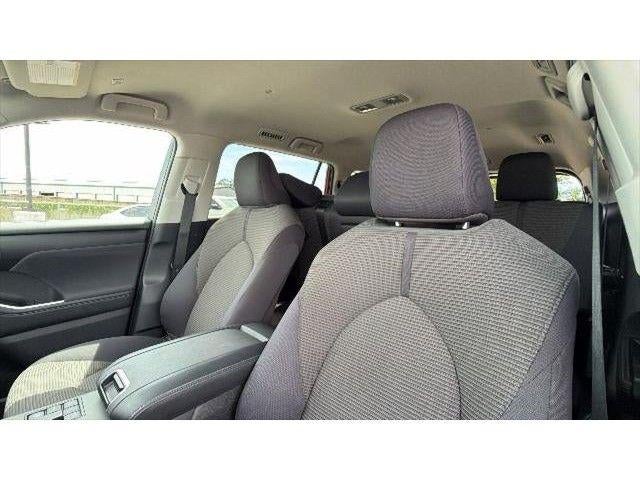 2025 Toyota Highlander LE