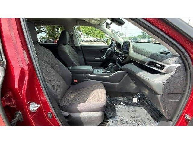 2025 Toyota Highlander LE