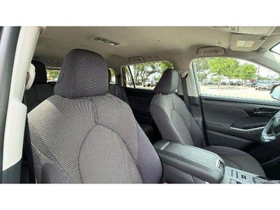 2025 Toyota Highlander LE
