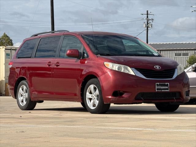 2012 Toyota Sienna LE 8 Passenger