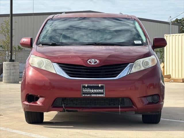 2012 Toyota Sienna LE 8 Passenger