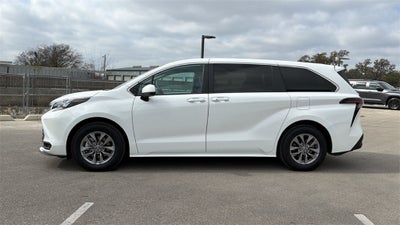 2025 Toyota Sienna LE 8 Passenger
