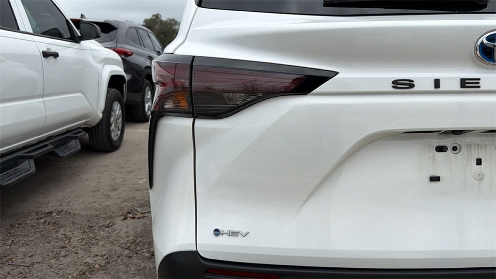 2025 Toyota Sienna LE 8 Passenger