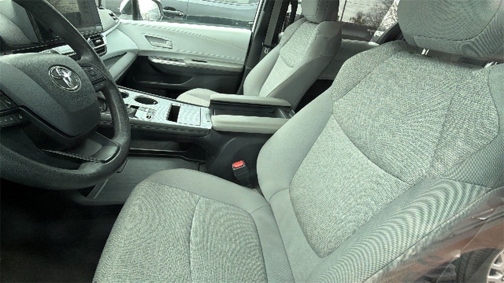 2025 Toyota Sienna LE 8 Passenger