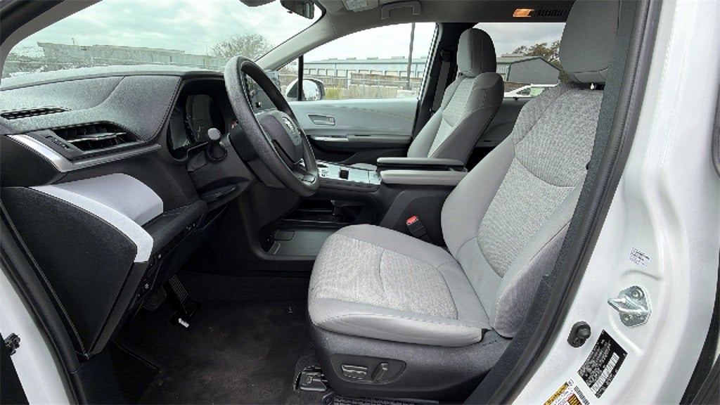 2025 Toyota Sienna LE 8 Passenger