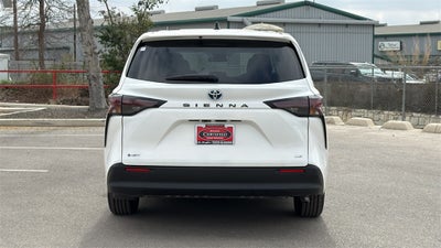 2025 Toyota Sienna LE 8 Passenger