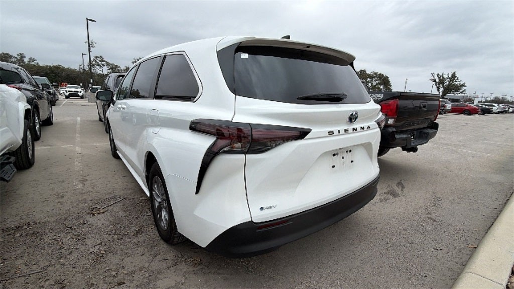 2025 Toyota Sienna LE 8 Passenger