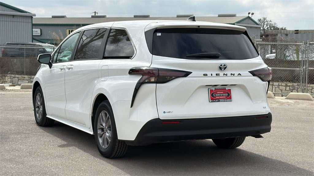 2025 Toyota Sienna LE 8 Passenger