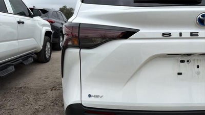 2025 Toyota Sienna LE 8 Passenger