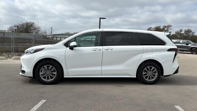 2025 Toyota Sienna LE 8 Passenger