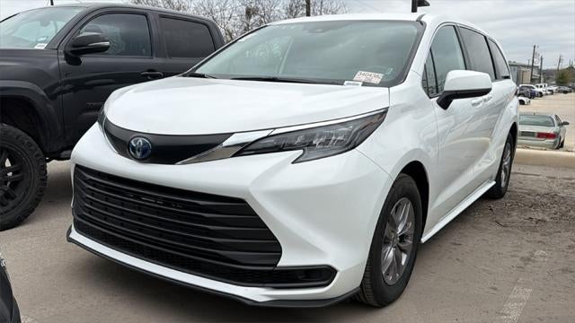 2025 Toyota Sienna LE 8 Passenger