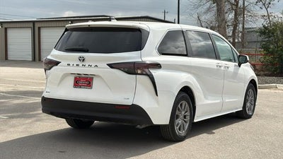 2025 Toyota Sienna LE 8 Passenger