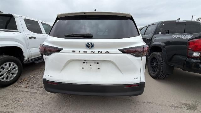 2025 Toyota Sienna LE 8 Passenger