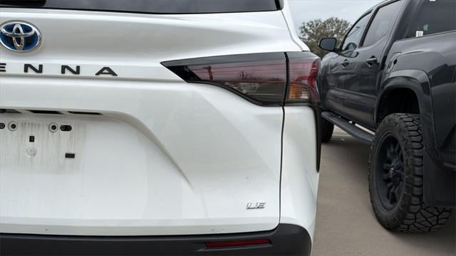 2025 Toyota Sienna LE 8 Passenger