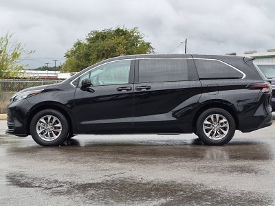2025 Toyota Sienna LE 8 Passenger
