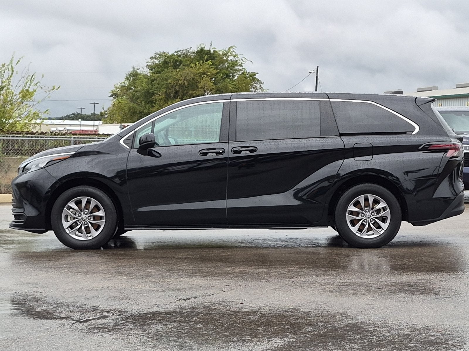 2025 Toyota Sienna LE 8 Passenger