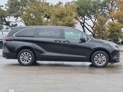 2025 Toyota Sienna LE 8 Passenger
