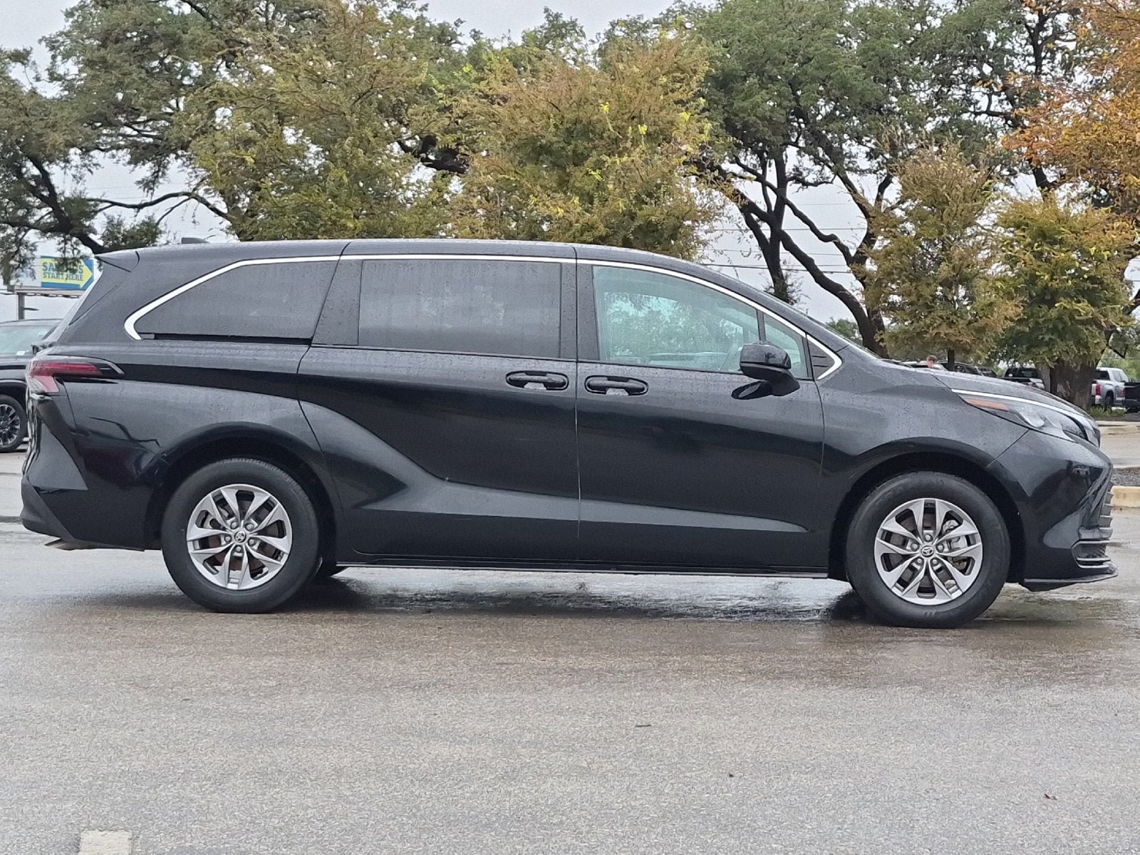 2025 Toyota Sienna LE 8 Passenger