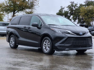 2025 Toyota Sienna LE 8 Passenger