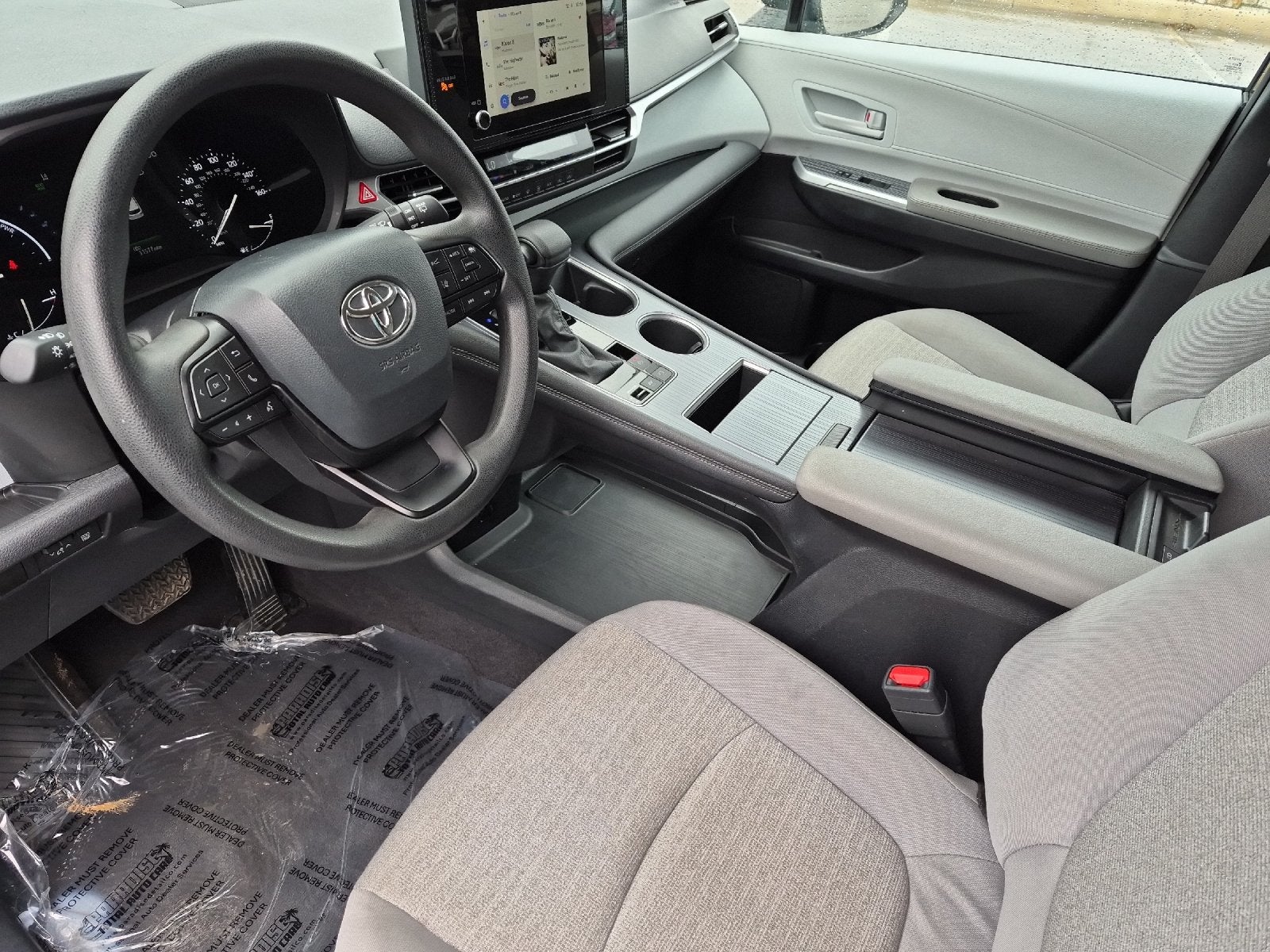 2025 Toyota Sienna LE 8 Passenger