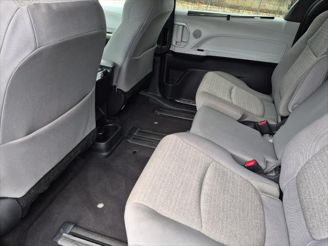 2025 Toyota Sienna LE 8 Passenger