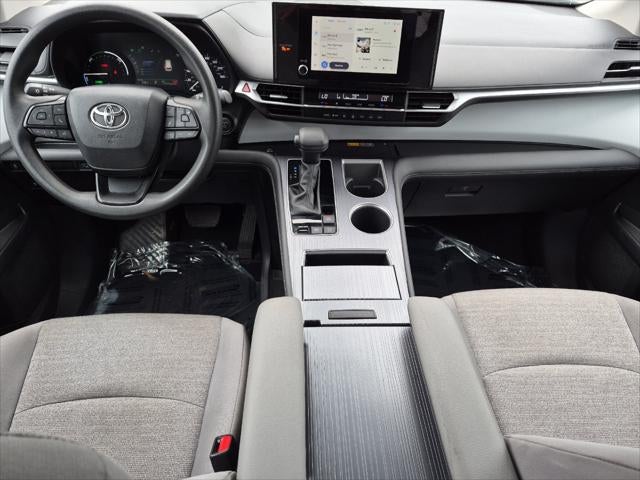 2025 Toyota Sienna LE 8 Passenger