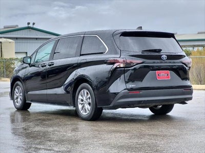 2025 Toyota Sienna LE 8 Passenger