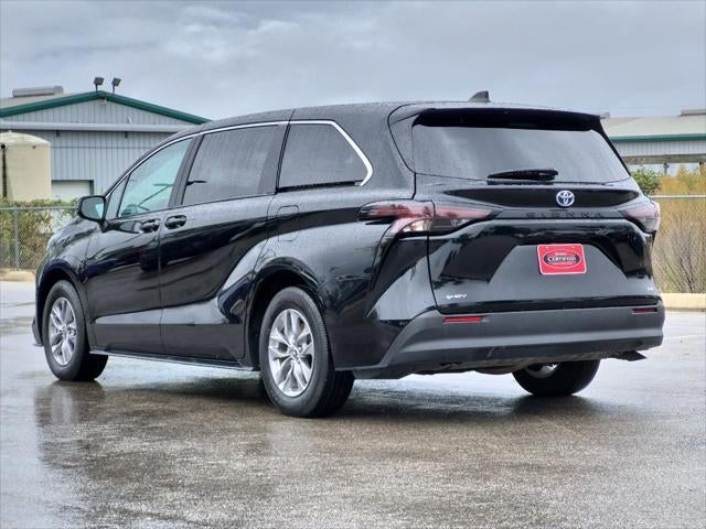 2025 Toyota Sienna LE 8 Passenger