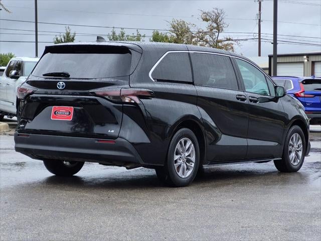 2025 Toyota Sienna LE 8 Passenger